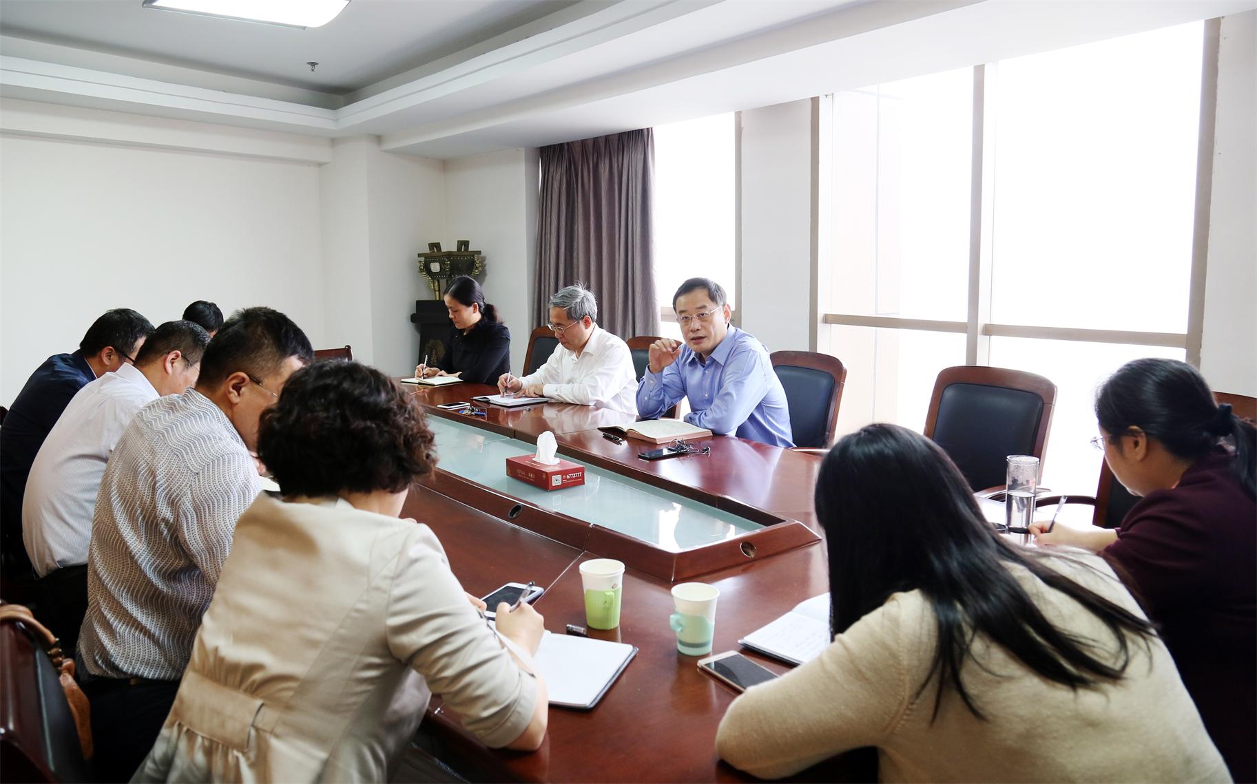 刘董事长开会.JPG