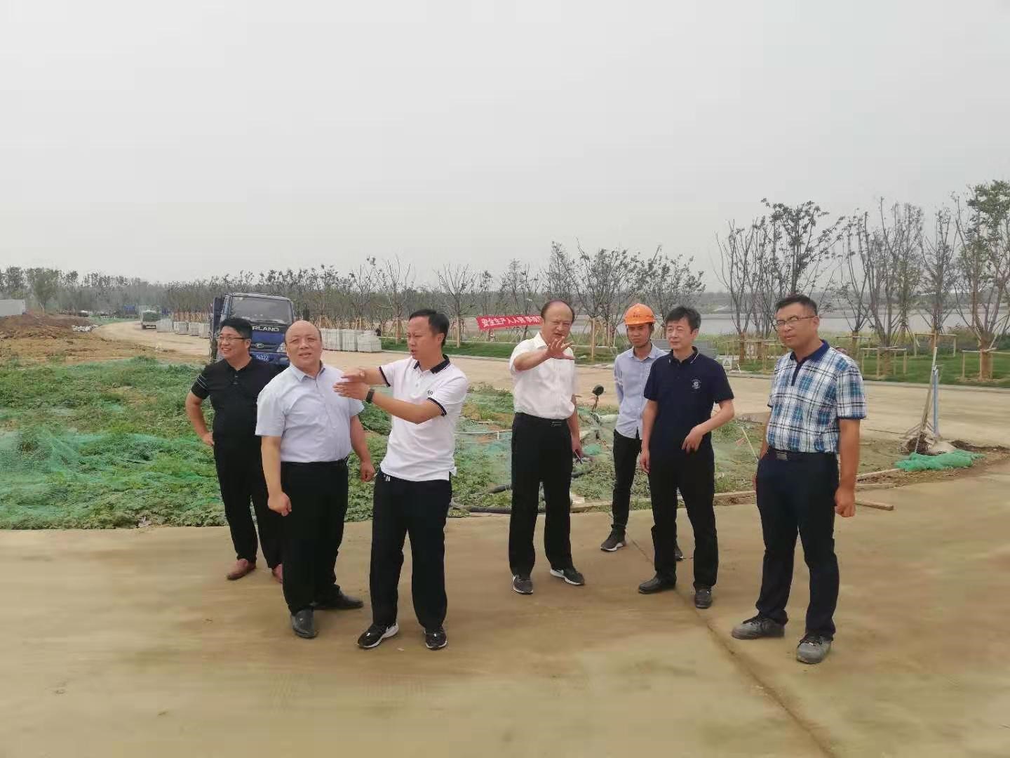凤凰台植物园张跃宁调研.jpg